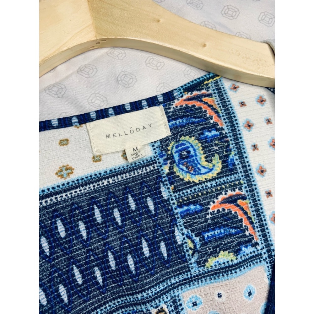 V-neck patchwork print blouse - Picture 4 of 9